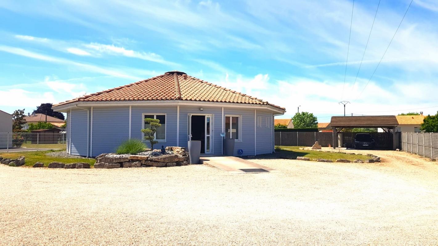local commercial in Chef Boutonne, Deux-Sèvres, France – 305302811FA04C02