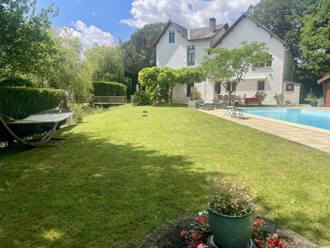 5 bedroom demeure in Brioux Sur Boutonne, Deux-Sèvres, France – 22A51AA48B7749E5