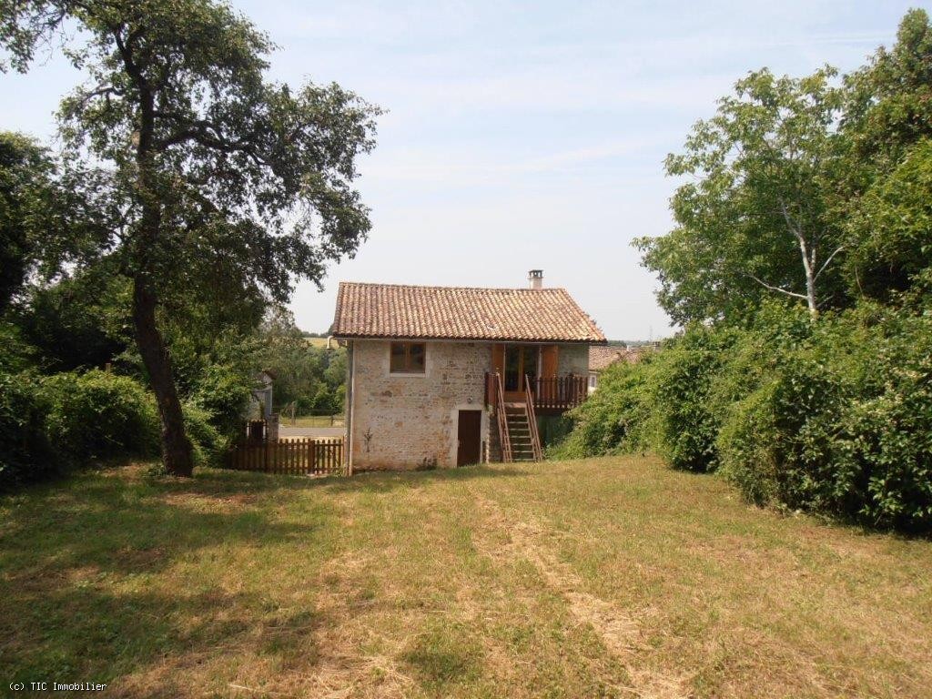 3 bedroom House in Ruffec, France – r7312