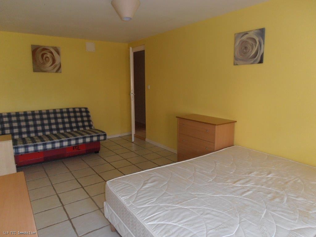 3 bedroom House in Ruffec, France – r7312