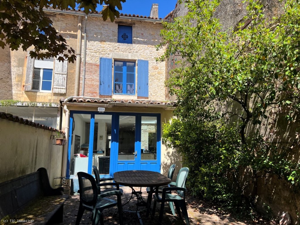 2 bedroom House in Ruffec, France – r7260