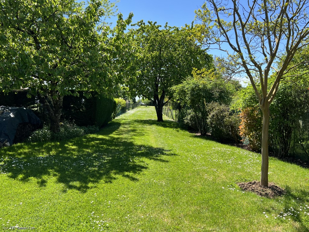 2 bedroom House in Chef-Boutonne, France – r7248