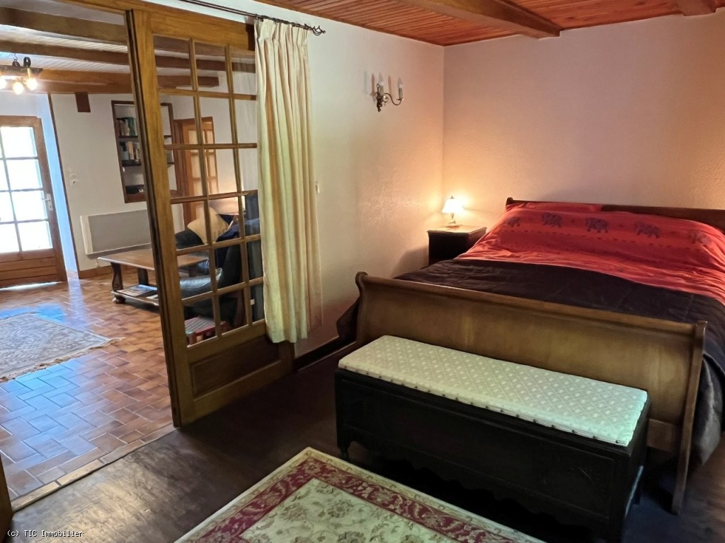 2 bedroom House in Chef-Boutonne, France – r7248