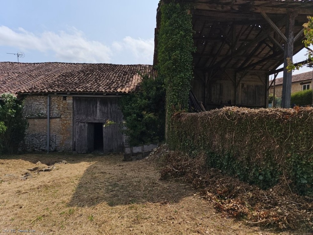 1 bedroom House in Saint-Claud, France – r7181