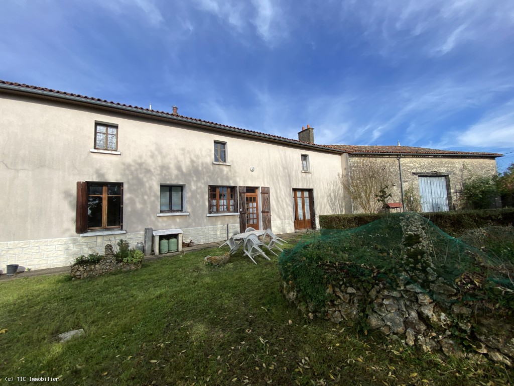4 bedroom House in Sauze-Vaussais, Sauzé-Vaussais, France – r7126