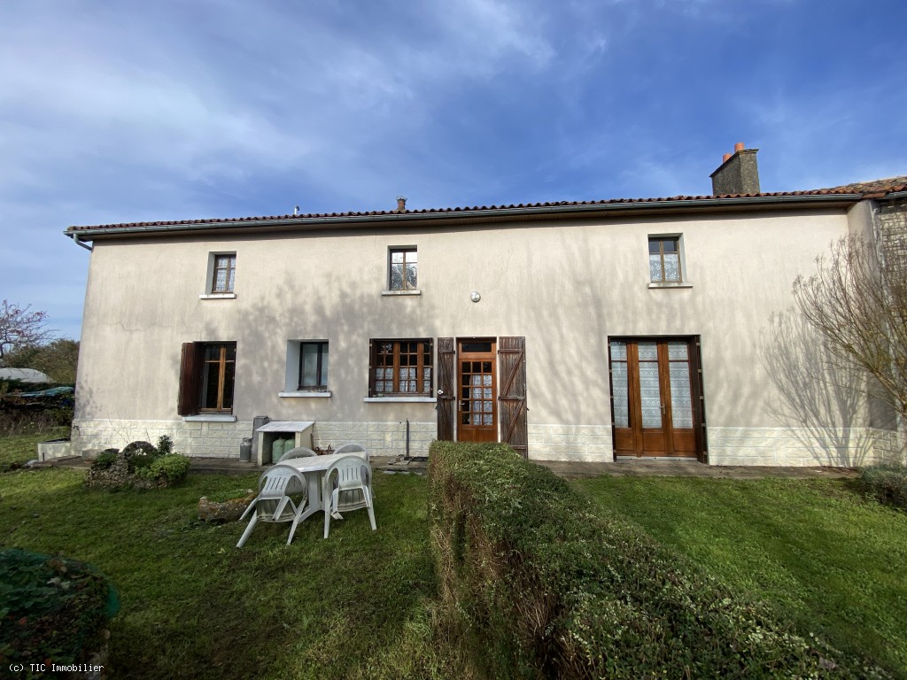 4 bedroom House in Sauze-Vaussais, Sauzé-Vaussais, France – r7126