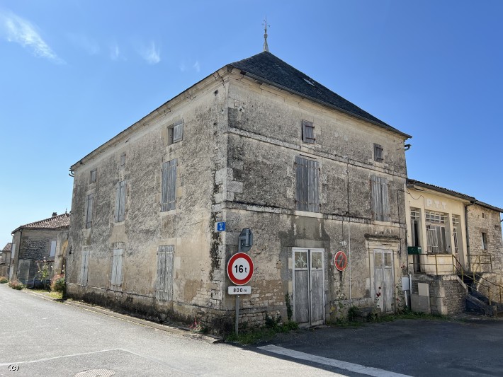 House in Ruffec, France – r7108