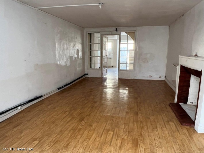 4 bedroom House in Champagne-Mouton, France – r7051