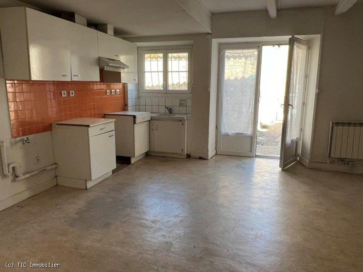 4 bedroom House in Champagne-Mouton, France – r7051