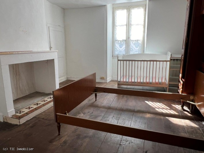 4 bedroom House in Champagne-Mouton, France – r7051