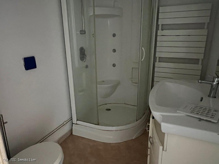 4 bedroom House in Champagne-Mouton, France – r7051