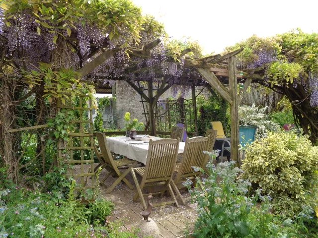 Traditional stone farmhouse and guest cottage set in private grounds, Poitou-Charentes – France – BVI72296