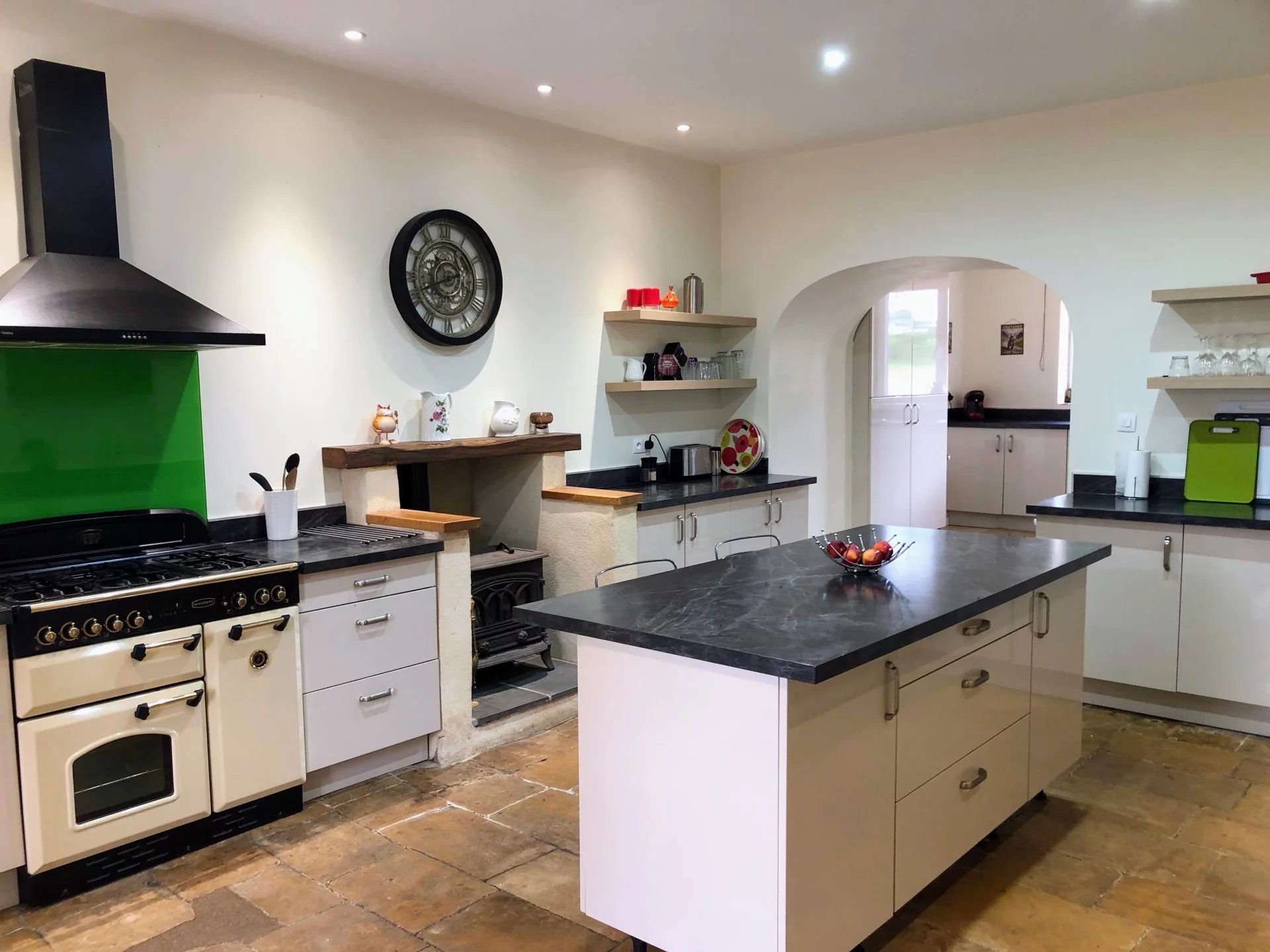 Beautiful Manor House with land, Poitou-Charentes – France – BVI81735