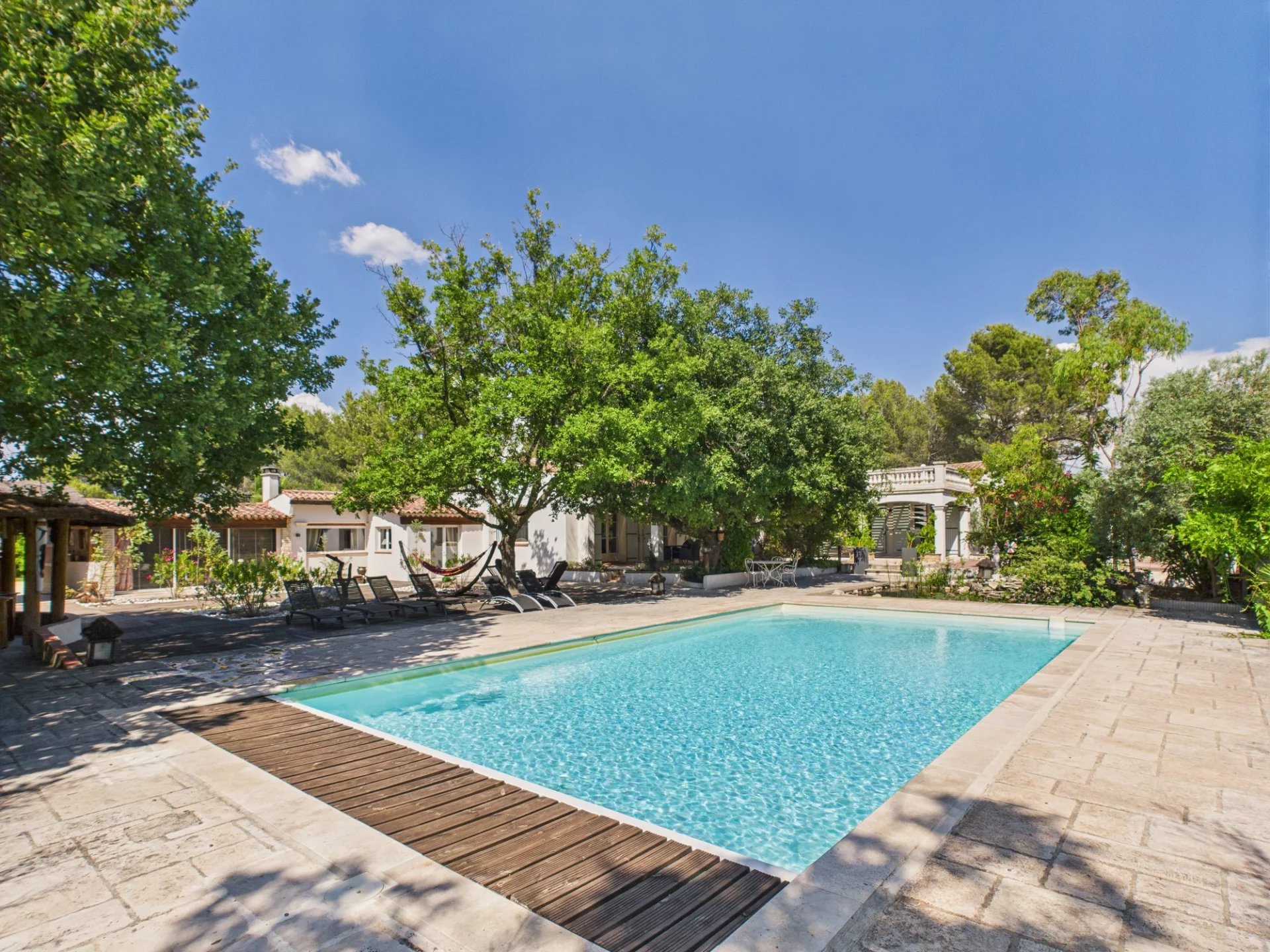 Exceptional property of approximately 400 m² on 3,400 m² of land in Éguilles, Provence-Alpes-Côte d’Azur – France – BVI81537