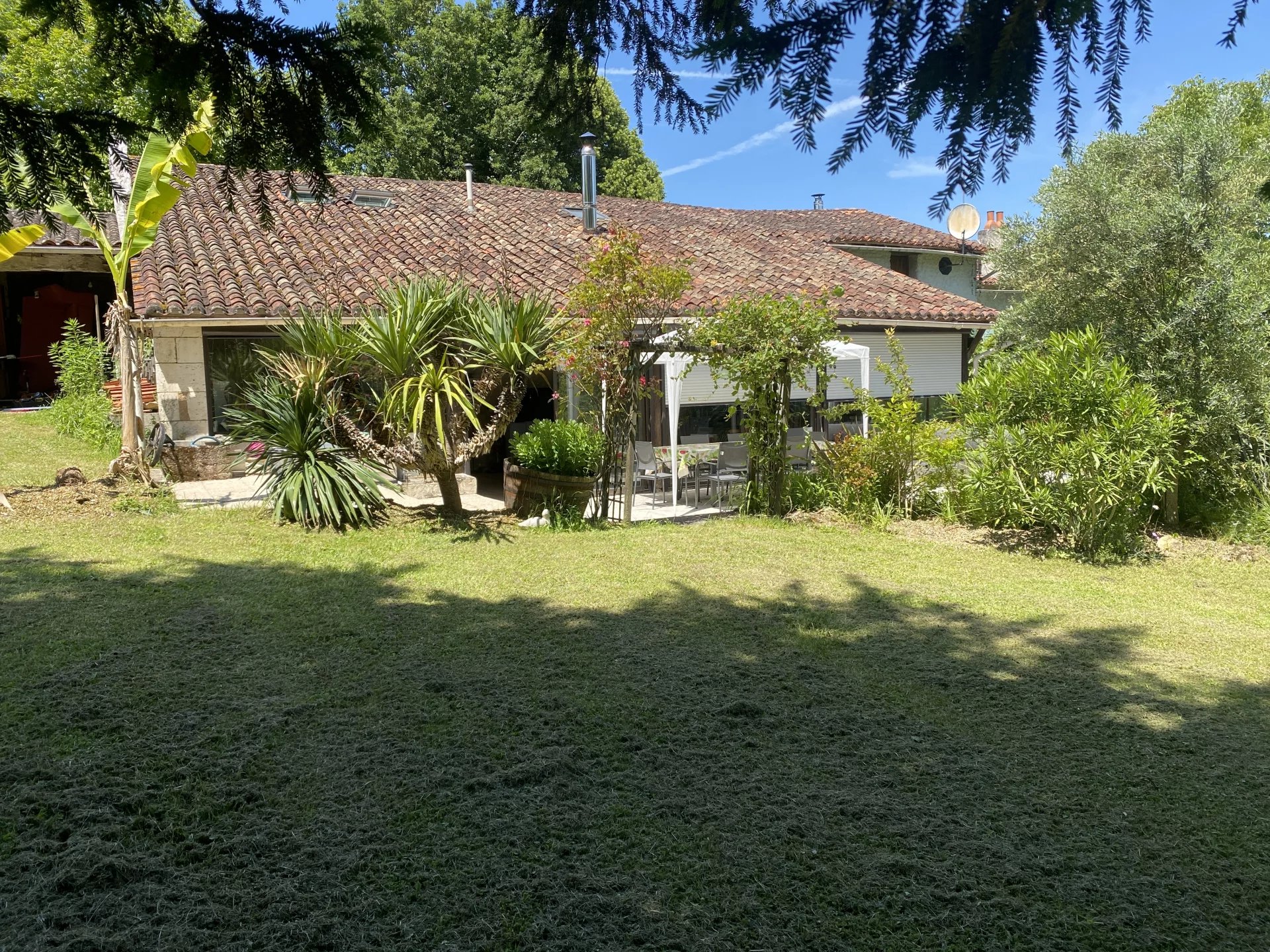 3 bed converted barn with stunning gardens and pool, Poitou-Charentes – France – BVI75690
