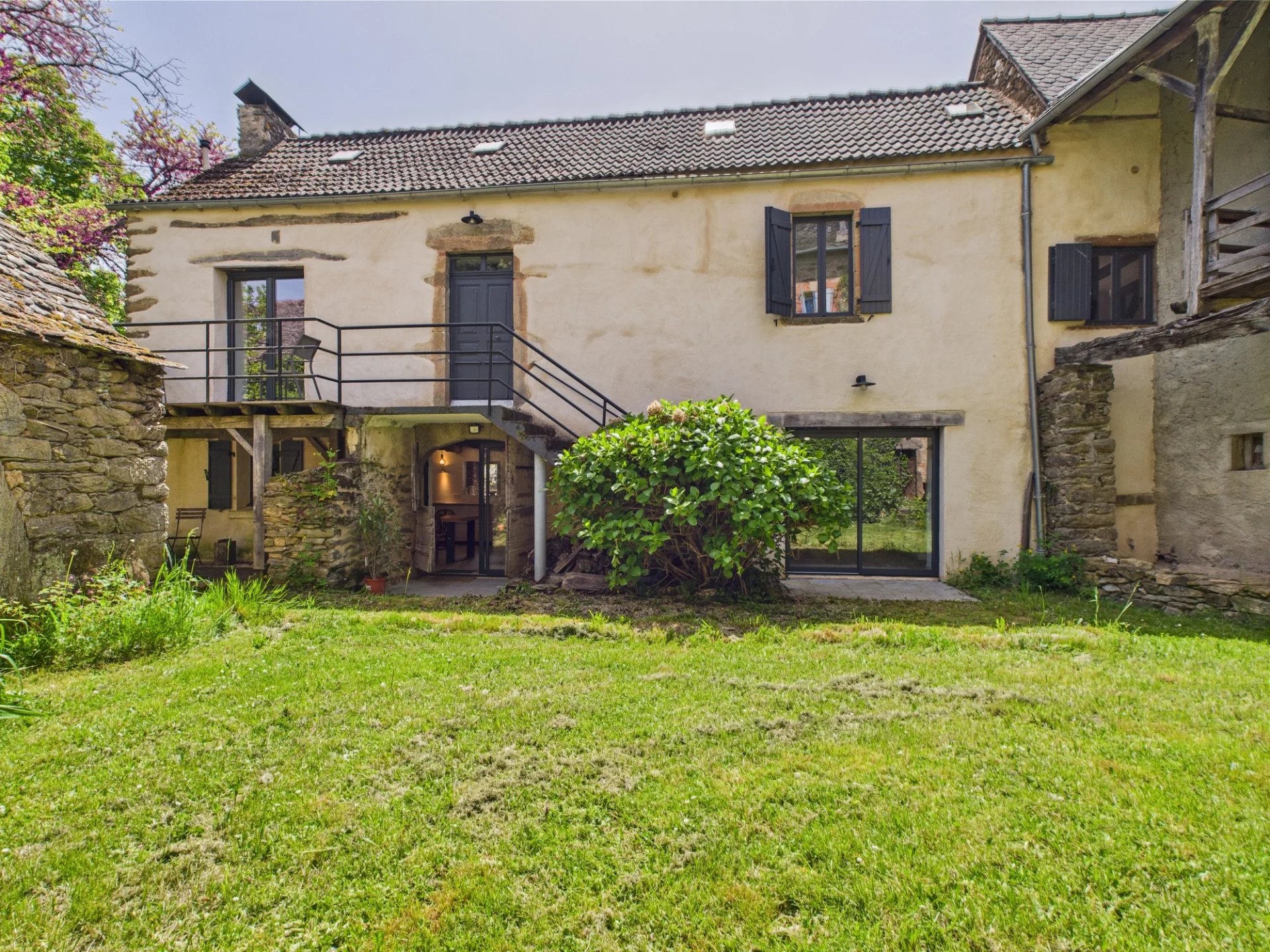Exquisite Renovated Stone Home in a Serene Hamlet Setting, Midi-Pyrénées – France – BVI80128