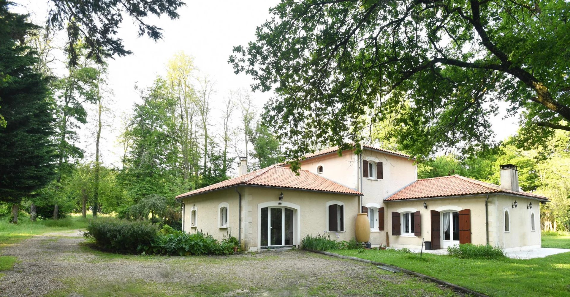 Four bedroom home with 14 hectares and a lake., Aquitaine – France – BVI81654