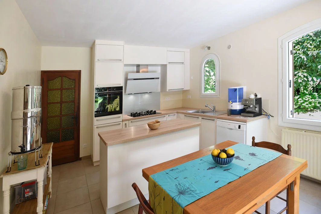 Four bedroom home with 14 hectares and a lake., Aquitaine – France – BVI81654