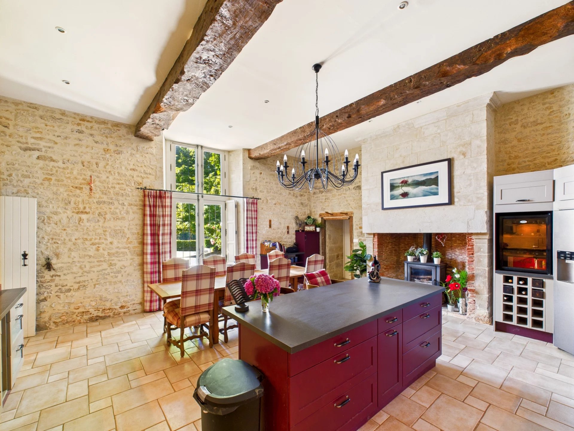 Beautiful manor house with guest house, outbuildings and 4 ha, Pays de la Loire – France – BVI72046