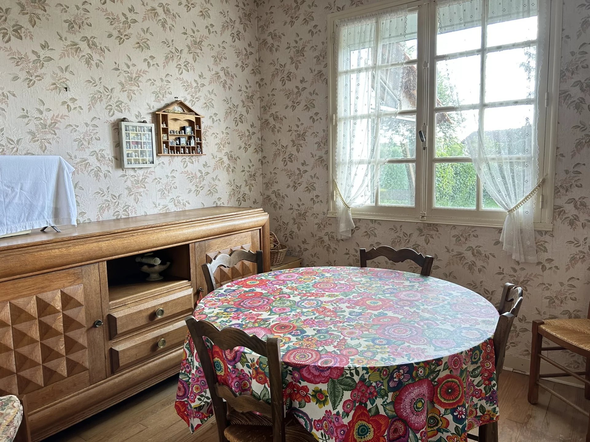 Two character houses and a large barn, Poitou-Charentes – France – BVI80689