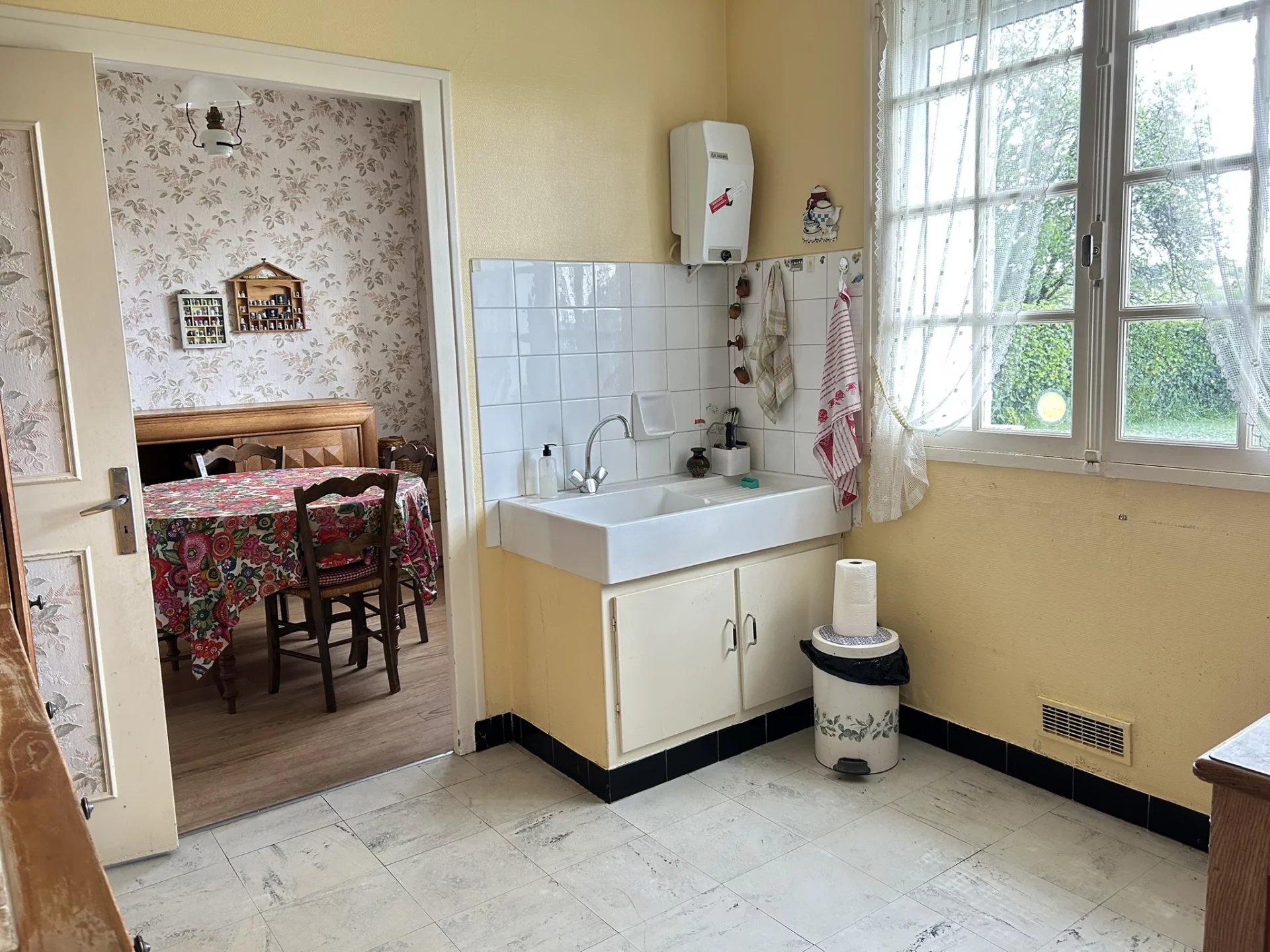 Two character houses and a large barn, Poitou-Charentes – France – BVI80689