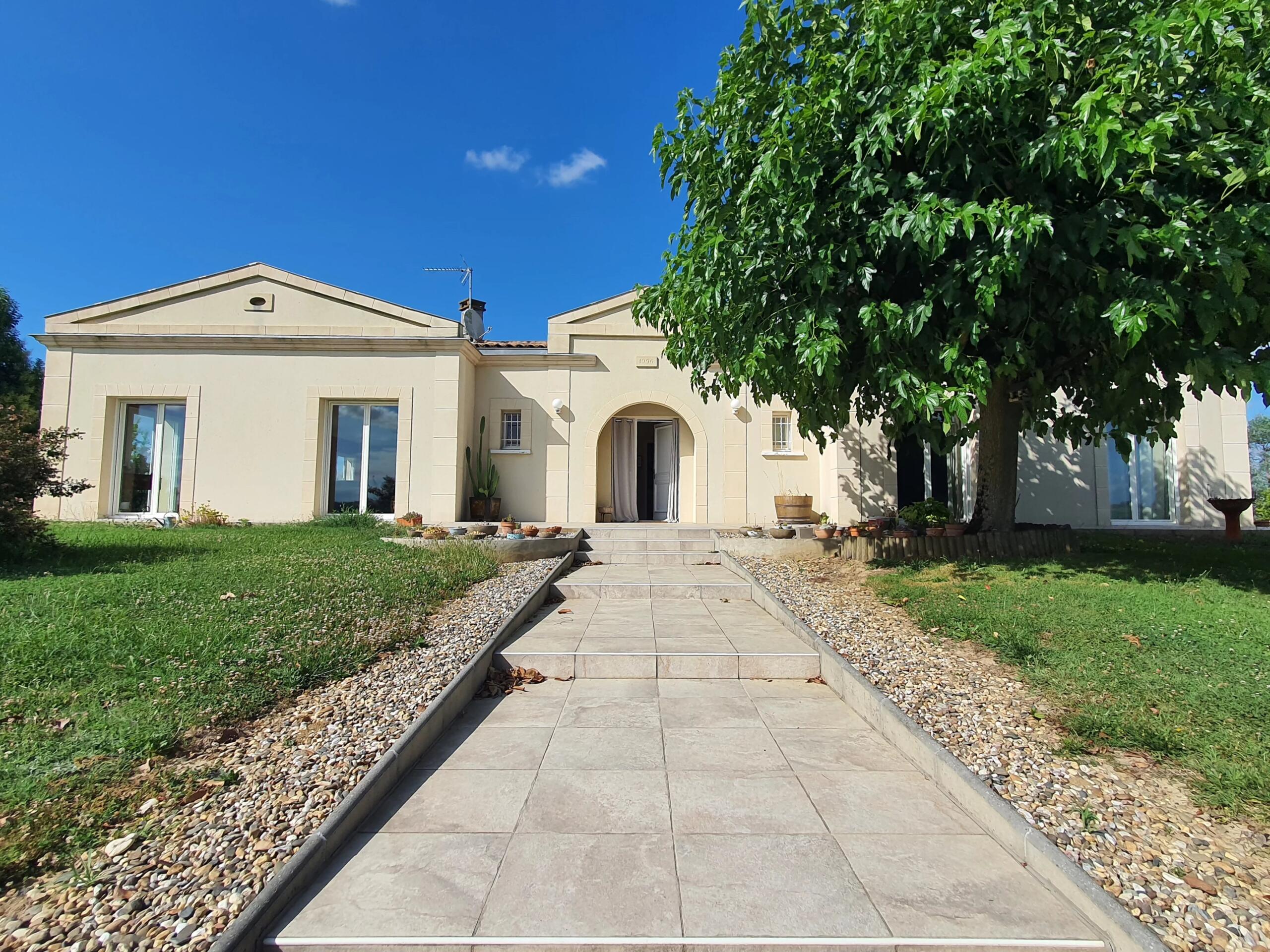 Pretty property close to Duras, Aquitaine – France – BVI81597