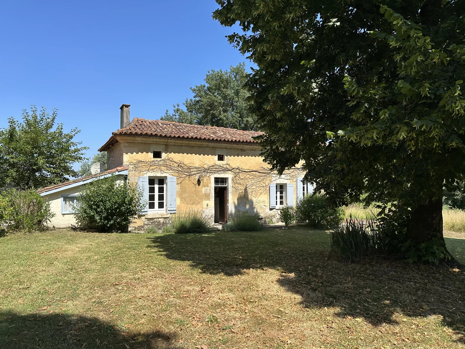 Beautiful Charentaise Stone House with Guest Cottage and Pool, Poitou-Charentes – France – BVI81637