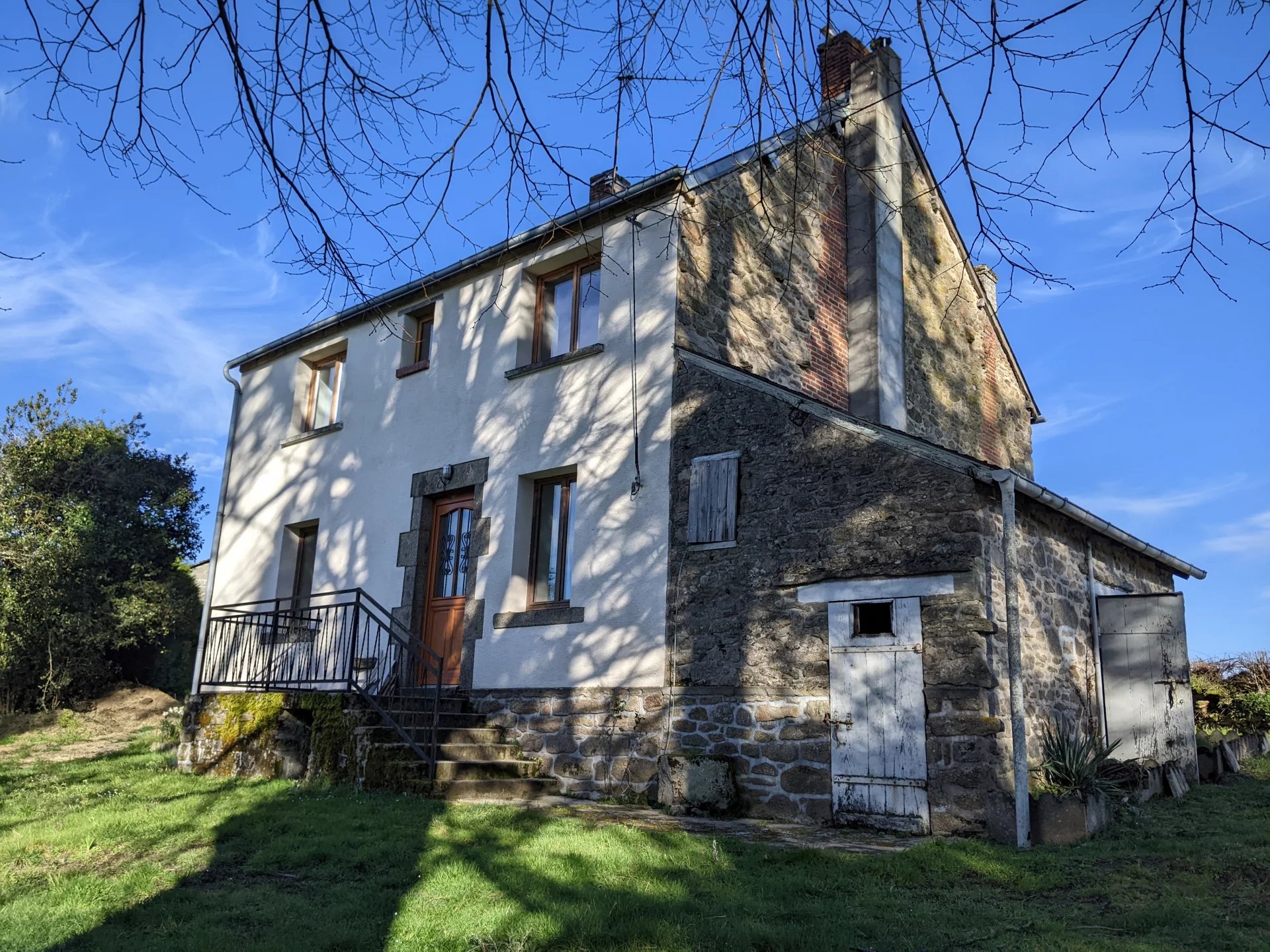 Charming renovated 3 bedroom family home with wildlife pond, Limousin – France – BVI68329