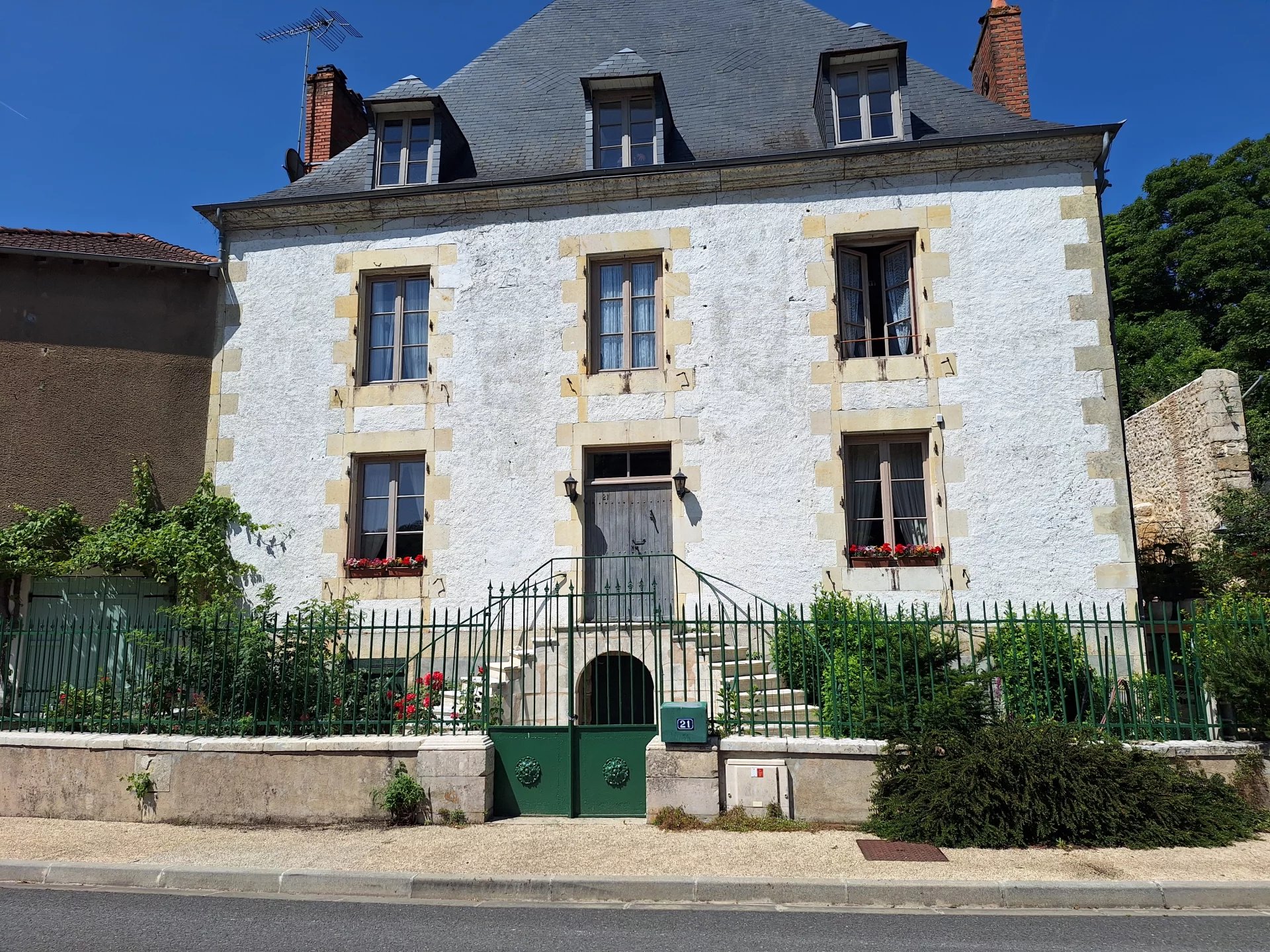 Must be viewed ! Renovated village house with classic features, Poitou-Charentes – France – BVI81558