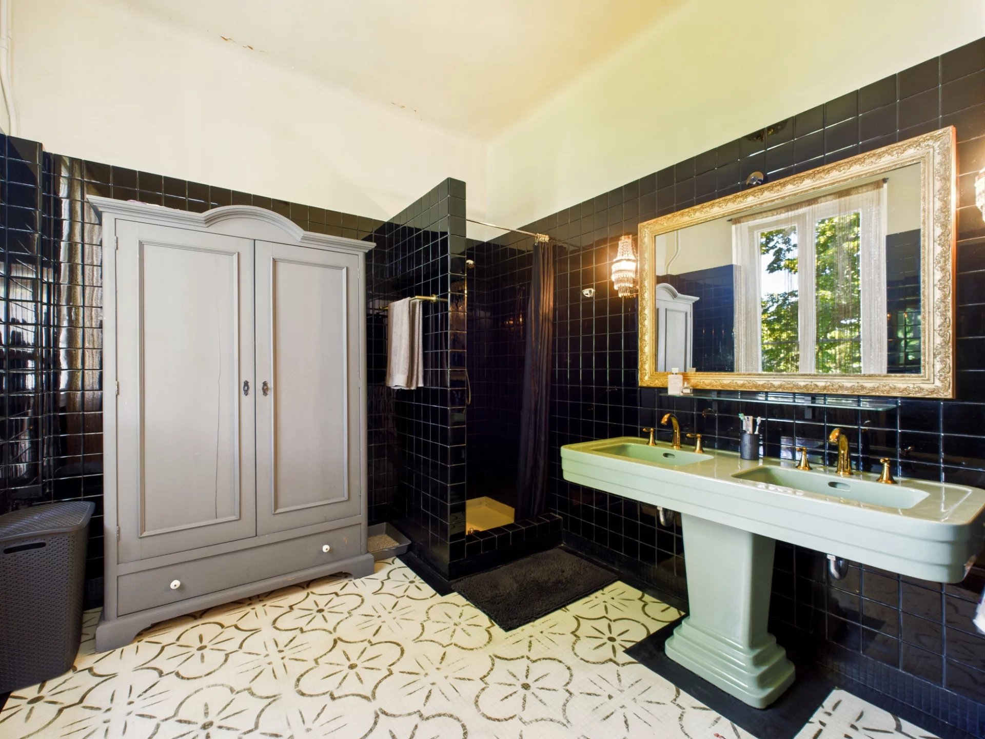 A generously-sized atypical property, Limousin – France – BVI81577