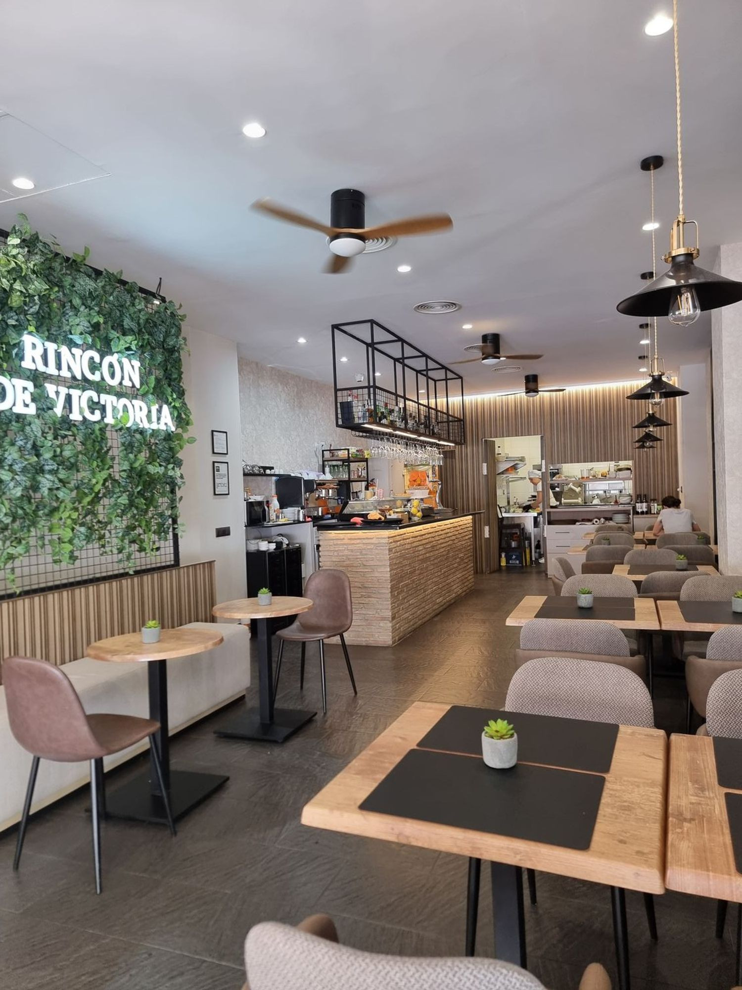 Restaurant in San Pedro De Alcantara, Malaga, Spain – 428-04655P