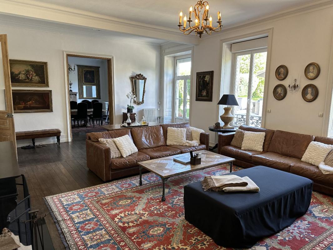 8 bedroom chateau in Chalus, Haute-Vienne, France