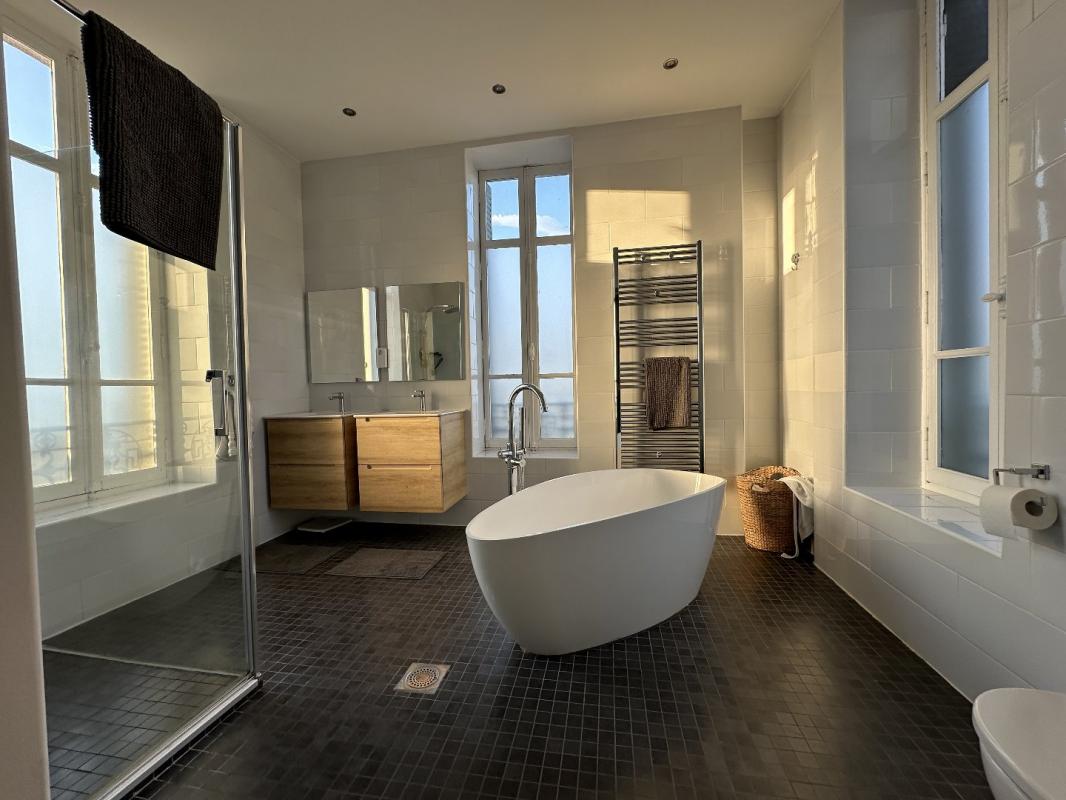 8 bedroom chateau in Chalus, Haute-Vienne, France