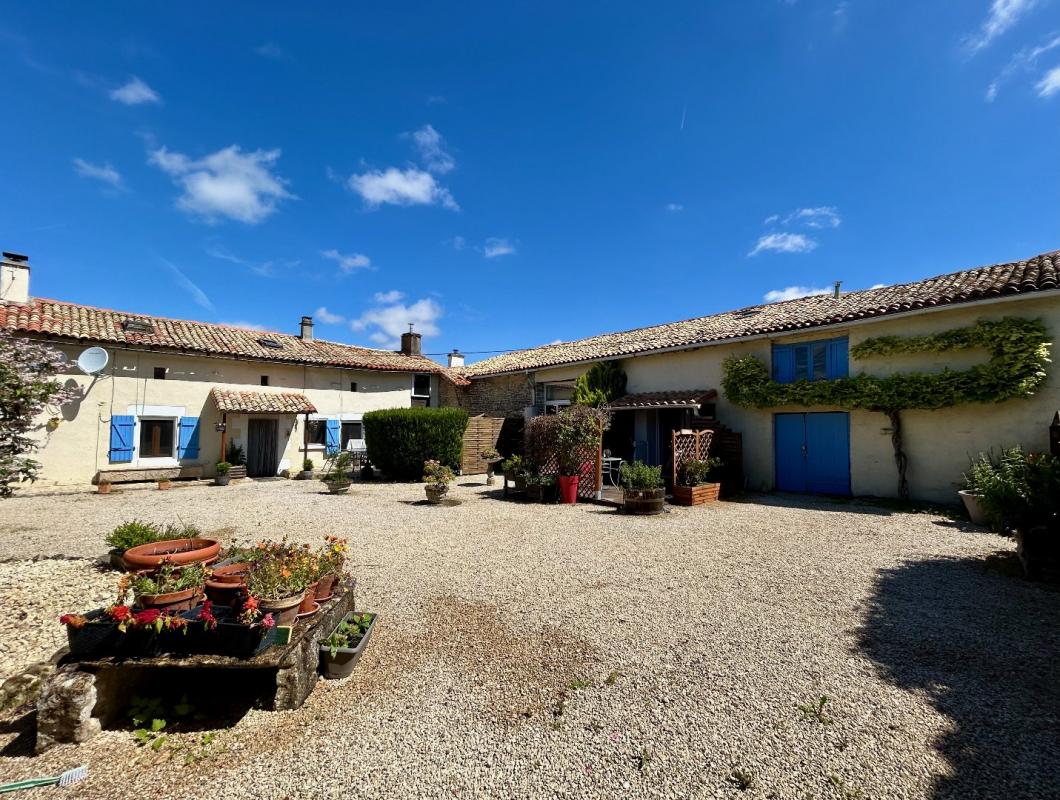 corps de ferme in Messe, Deux-Sèvres, France – D23317D064614636