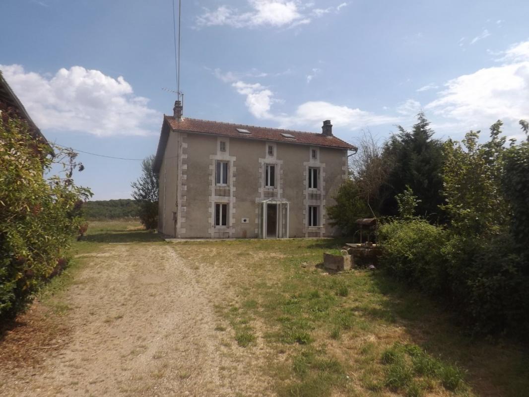 6 bedroom maison traditionnelle in Hiesse, Charente, France – 73D94282025F4647