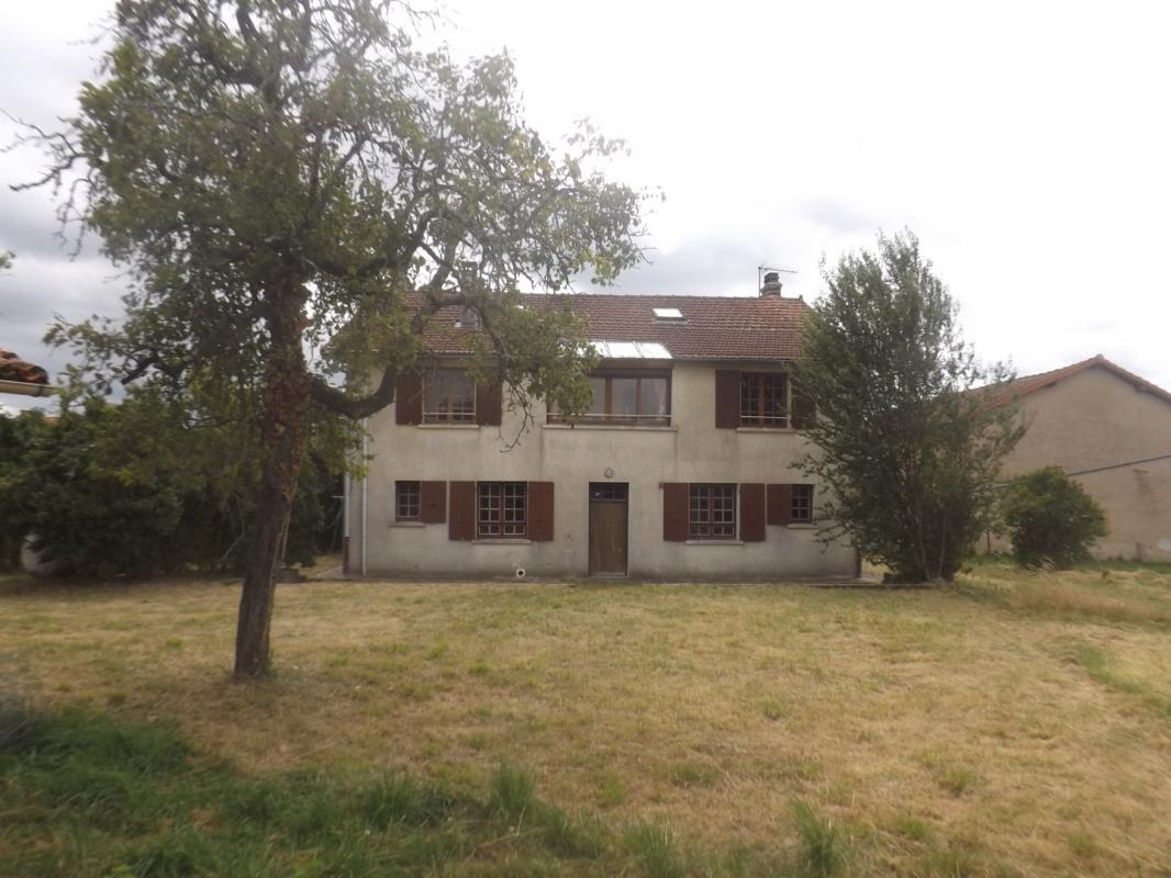 6 bedroom maison traditionnelle in Hiesse, Charente, France – 73D94282025F4647