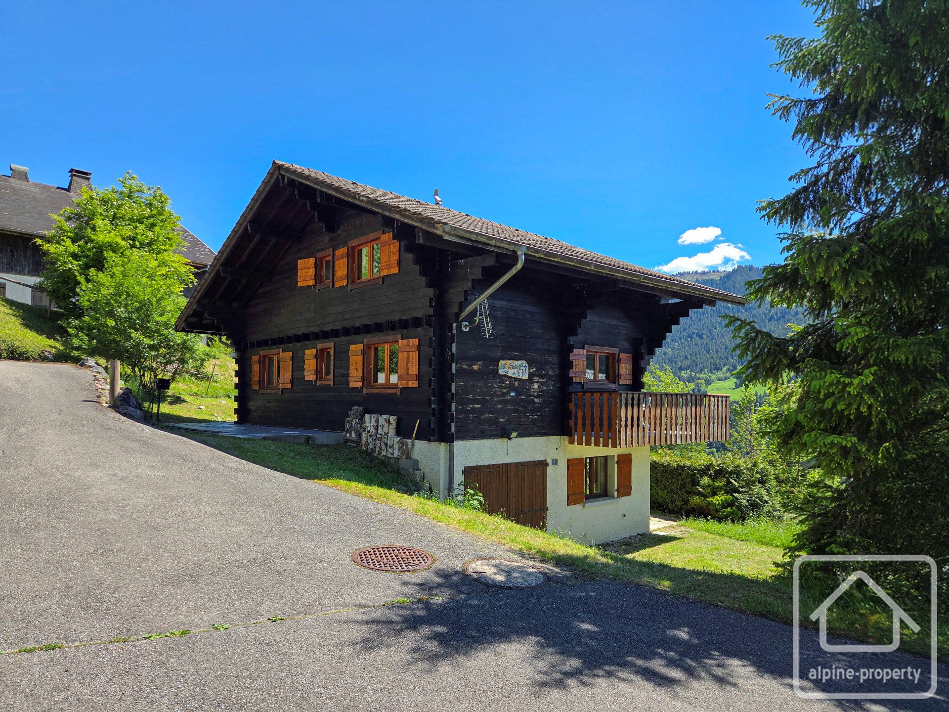 A Pleasant And Modern Chalet Situated In A Sunny Part Of La Chapelle D’Abondance With Outstanding Views. – CHALETLEBOREAL