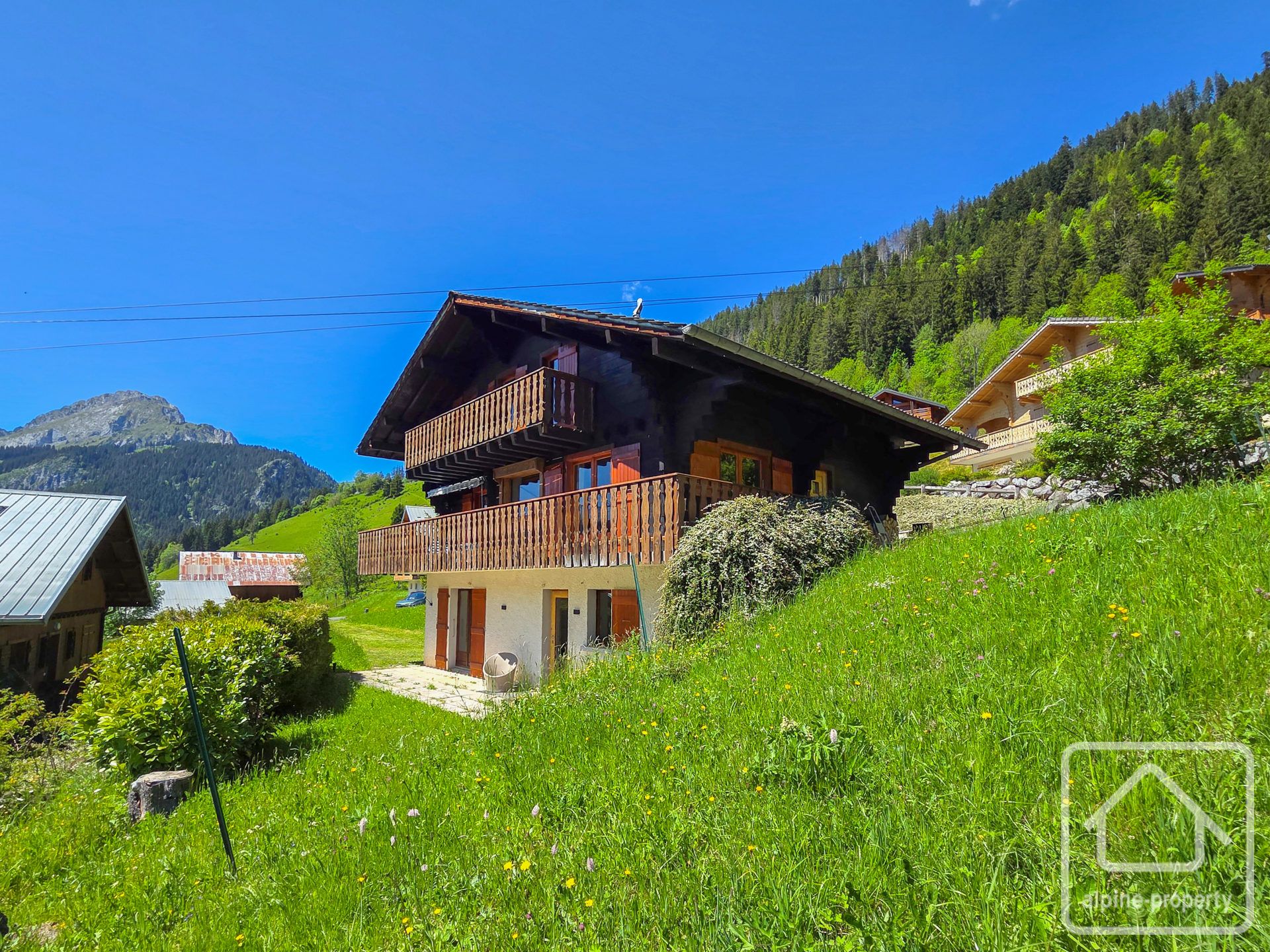A Pleasant And Modern Chalet Situated In A Sunny Part Of La Chapelle D’Abondance With Outstanding Views. – CHALETLEBOREAL