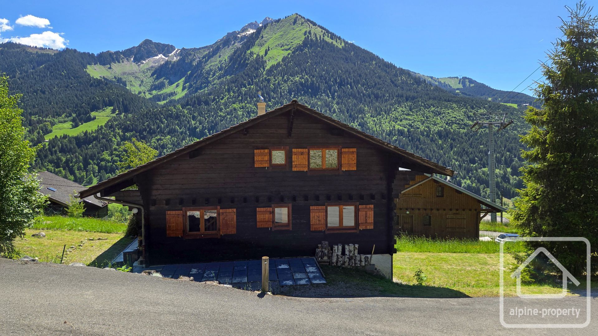 A Pleasant And Modern Chalet Situated In A Sunny Part Of La Chapelle D’Abondance With Outstanding Views. – CHALETLEBOREAL