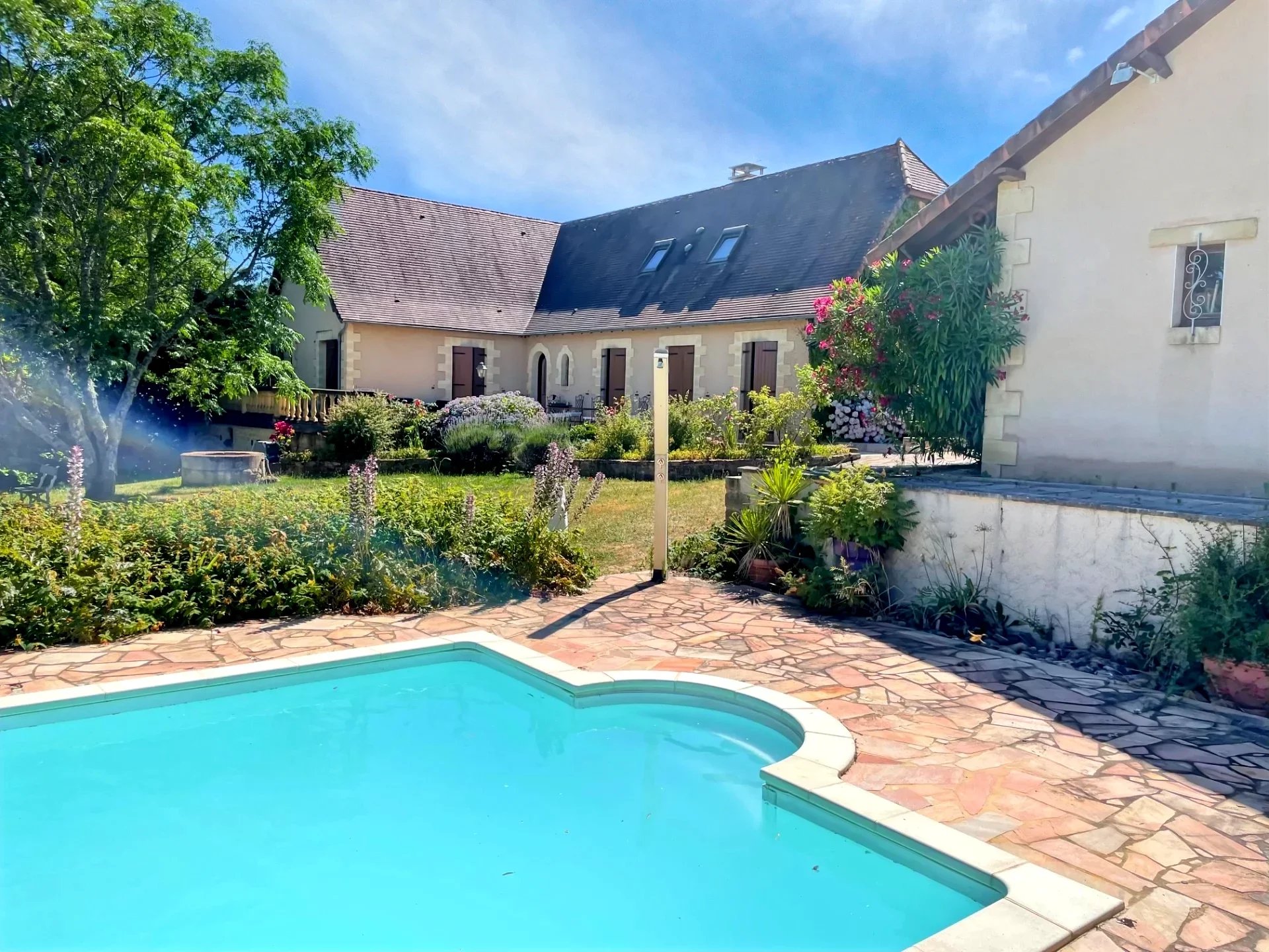 Contemporary perigordine family home in idyllic surroundings, Aquitaine – France – BVI81730