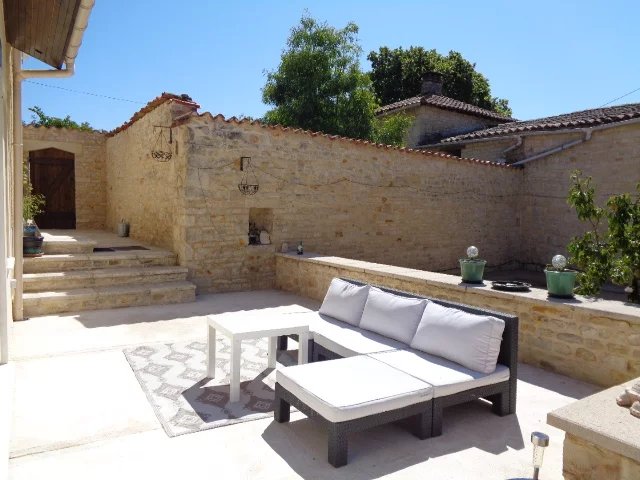 Charming 3 bedroom village house with a sunny courtyard garden and parking, Poitou-Charentes – France – BVI77869
