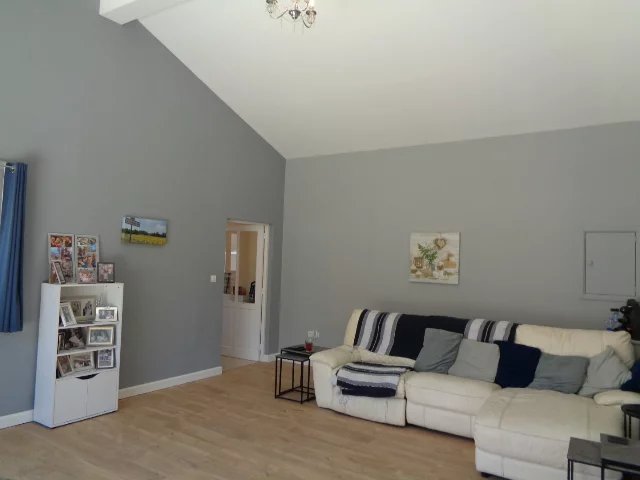 Charming 3 bedroom village house with a sunny courtyard garden and parking, Poitou-Charentes – France – BVI77869