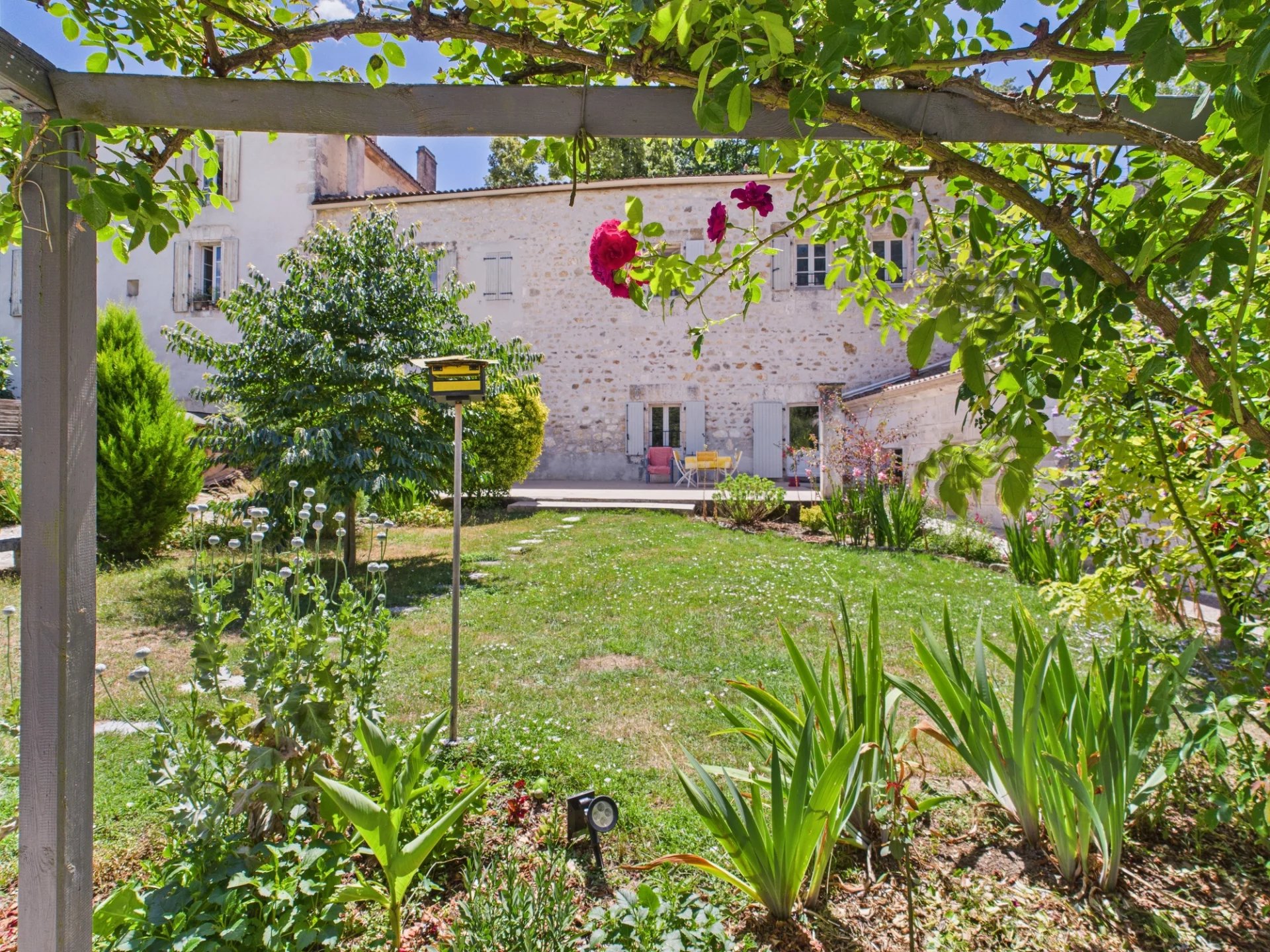 Charming house with spacious rooms, Poitou-Charentes – France – BVI81374