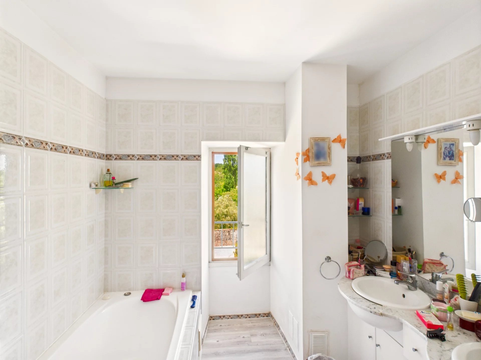 Charming house with spacious rooms, Poitou-Charentes – France – BVI81374