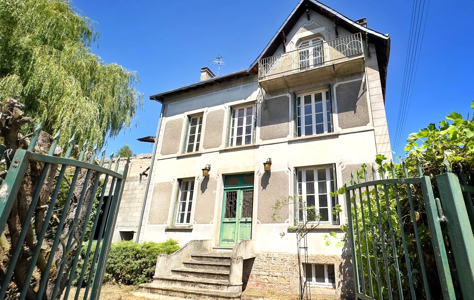 Town Centre Property with Huge Potential, Limousin – France – BVI74360