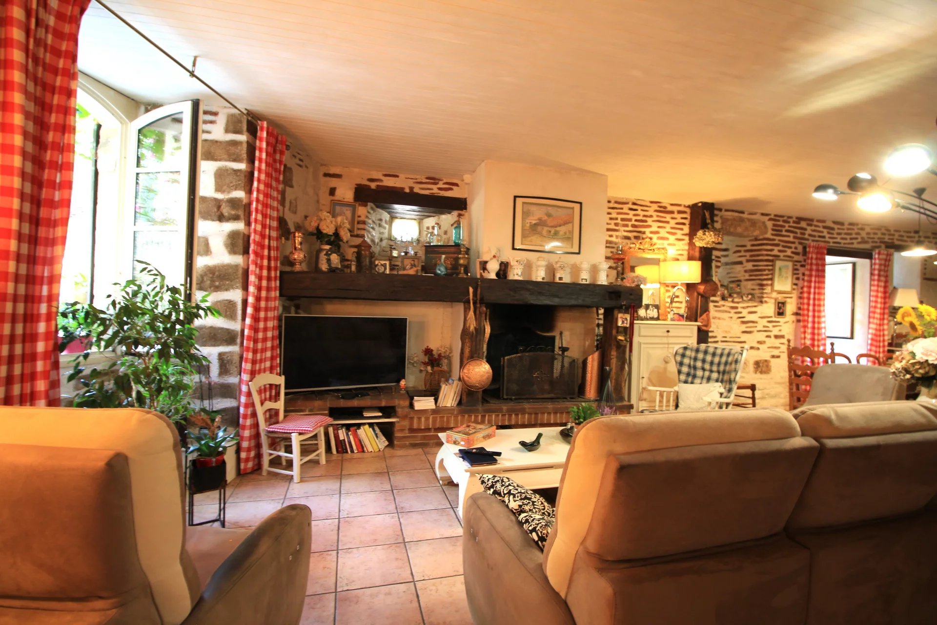 Charming village house with swimming pool and parking, Aquitaine – France – BVI81353