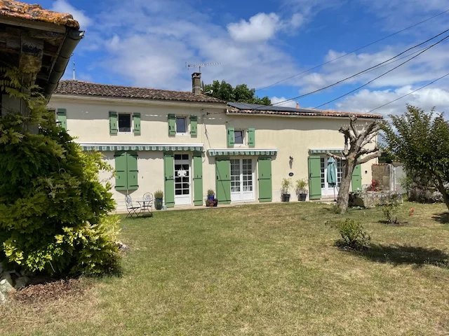 Superbly Presented Stone Village House with Self-Contained Annex, Poitou-Charentes – France – BVI81700