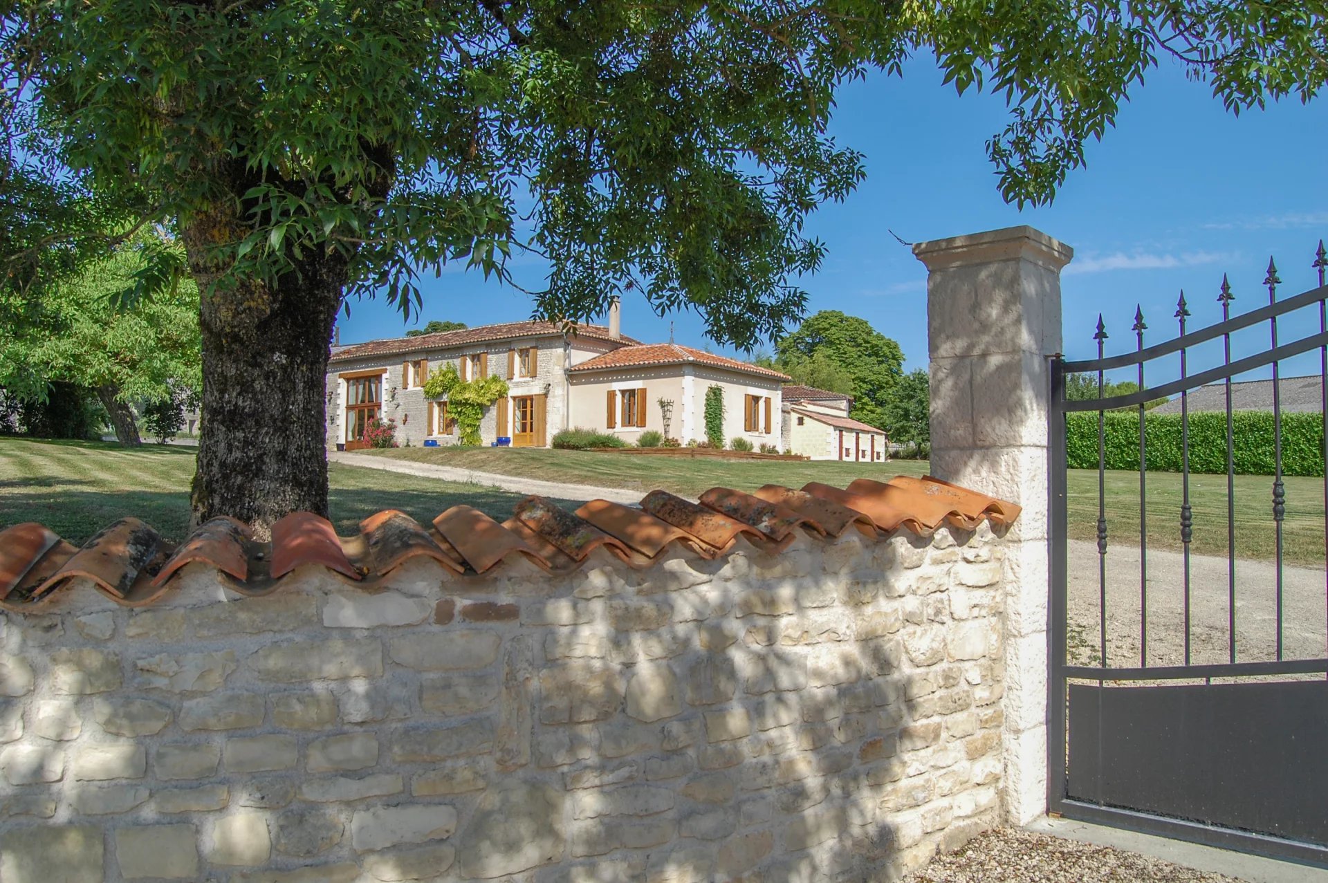 Lovely stone house with pool in the heart the village, Poitou-Charentes – France – BVI70306
