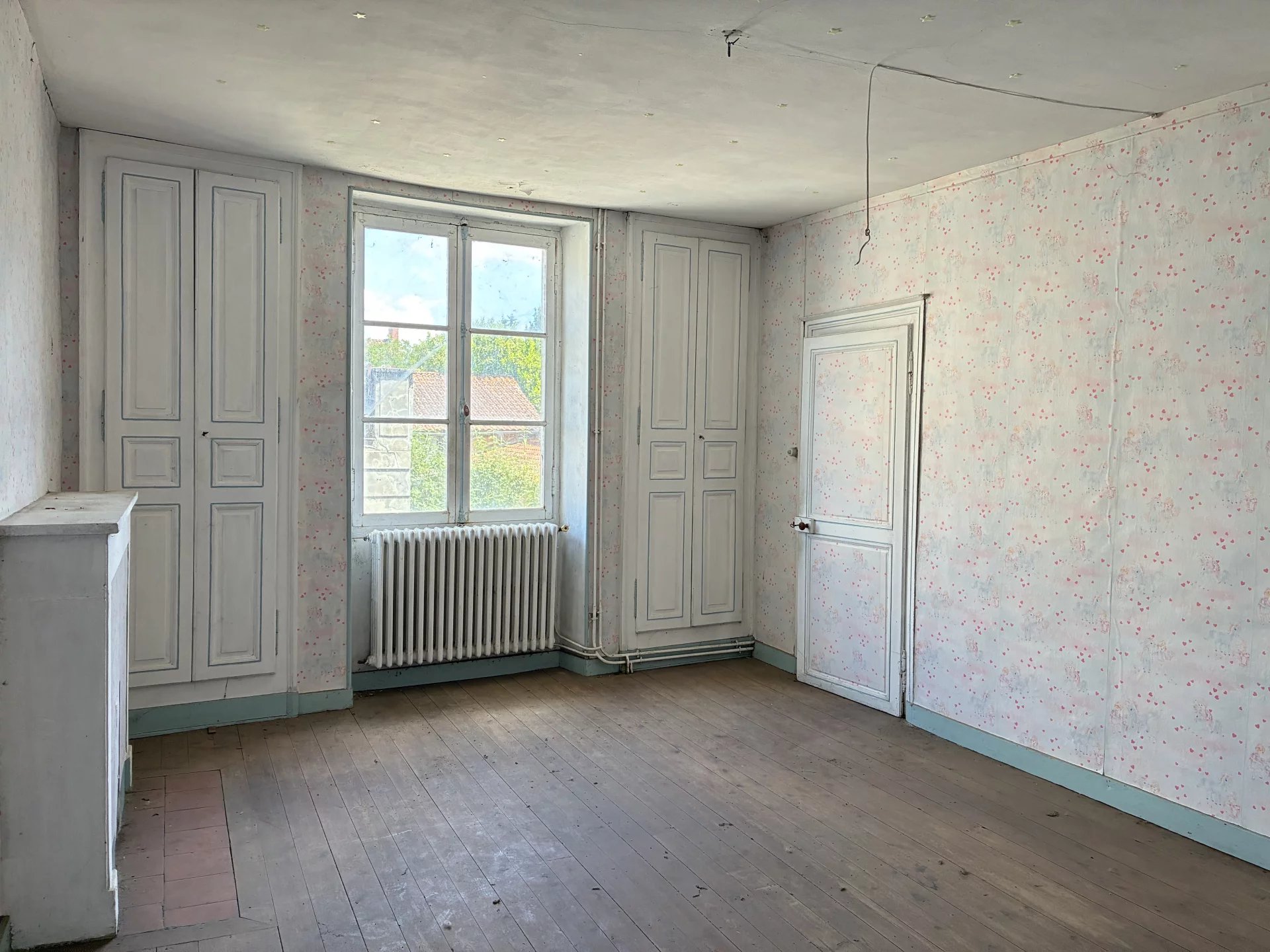 Townhouse to renovate in the heart of Montmorillon, Poitou-Charentes – France – BVI79257