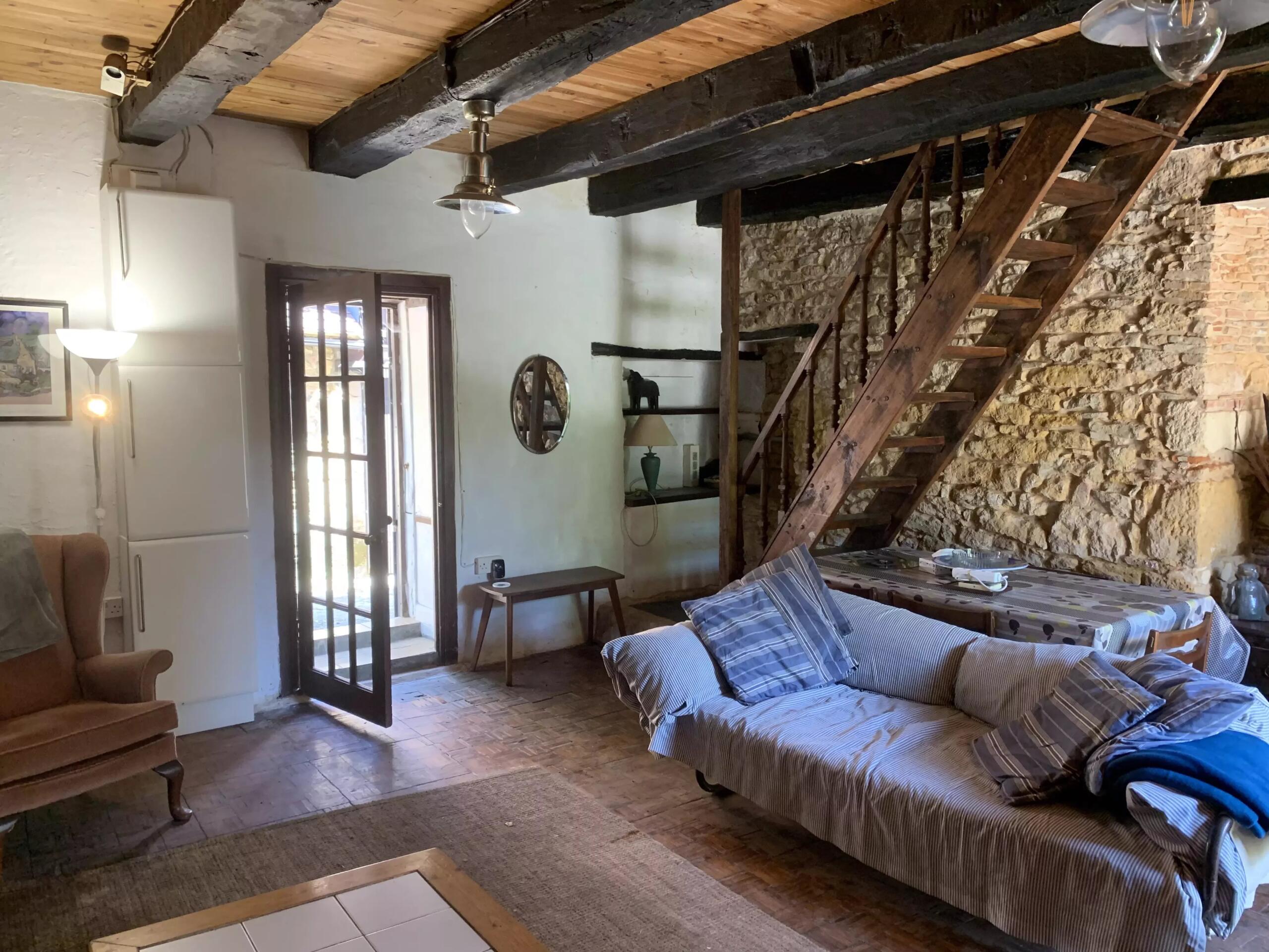 Character Property to Renovate in Peaceful Hamlet Setting, Aquitaine – France – BVI80995
